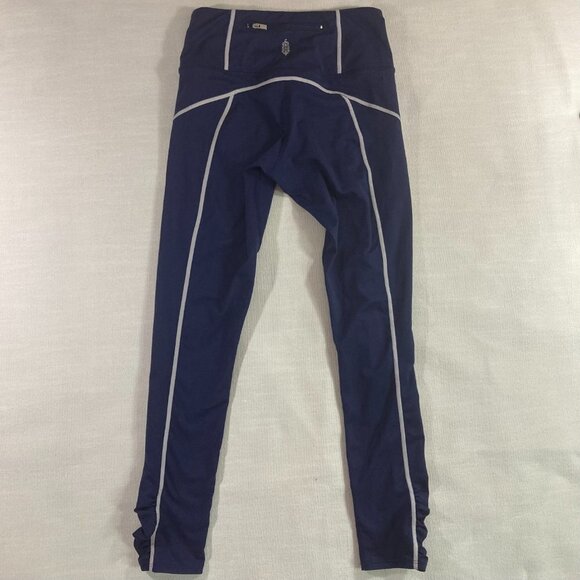 Free People Movement You’re A Peach Legging in Navy - Picture 5 of 15